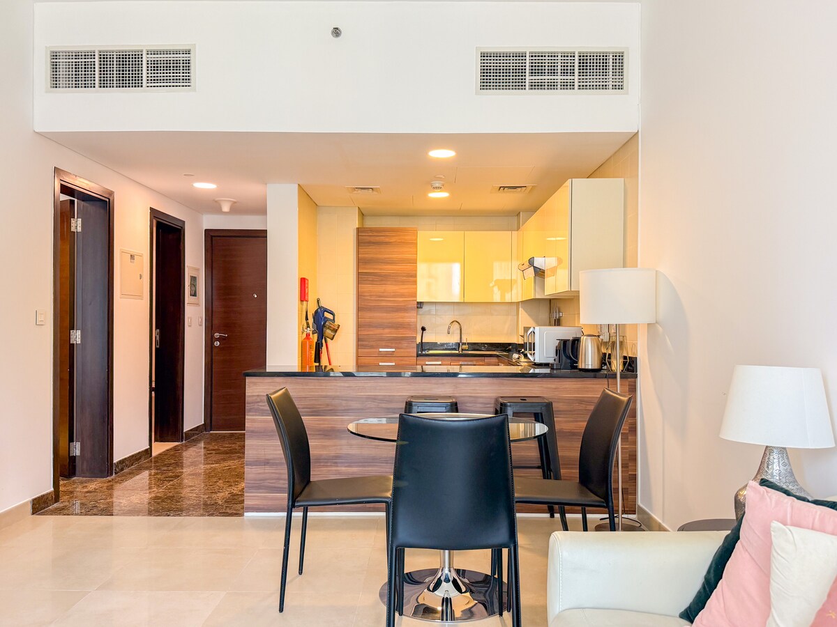 Chic Stay in Sparkle Towers